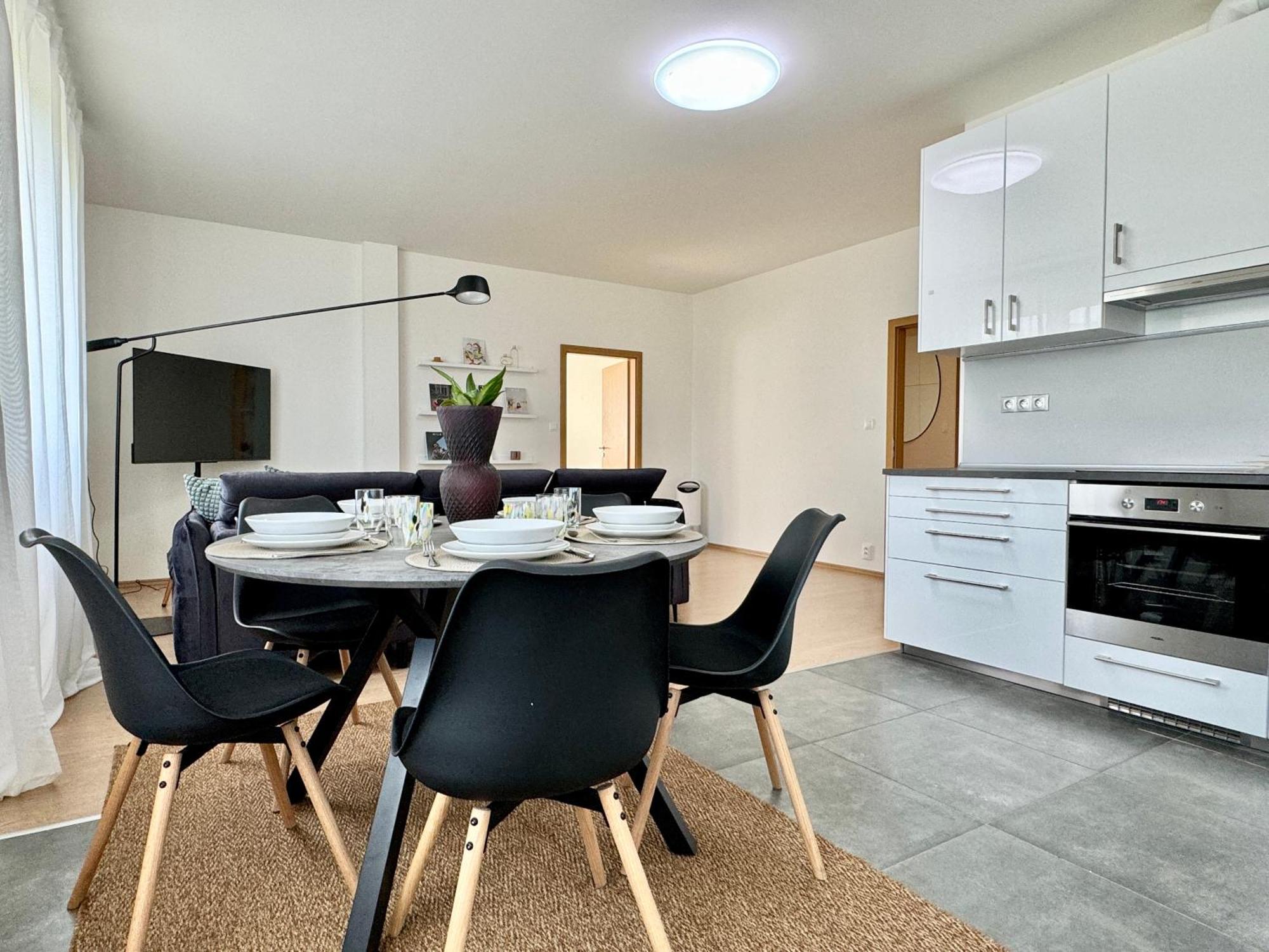 Appartement 96m2 Designer Apartment, Free Garage Parking *